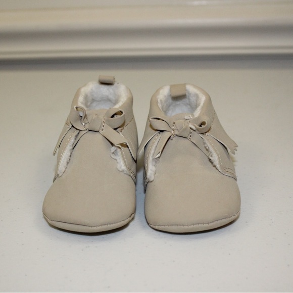 Child of Mine Made By Carter’s 0-3 Months Moccasins Beige inside Fur - Picture 1 of 7